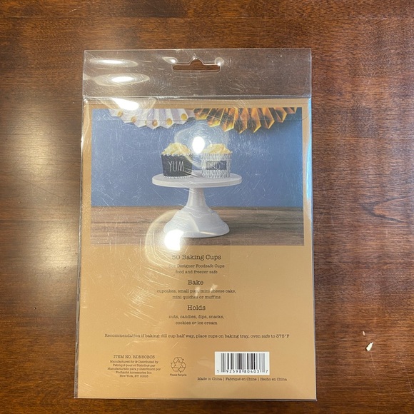 NWT Baking Muffins Cupcakes Cups - Picture 2 of 2